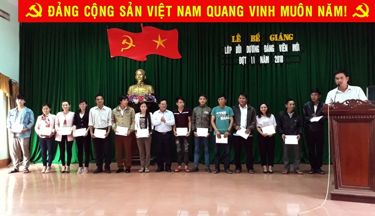 Bồi dưỡng lý luận chính trị cho đảng viên mới